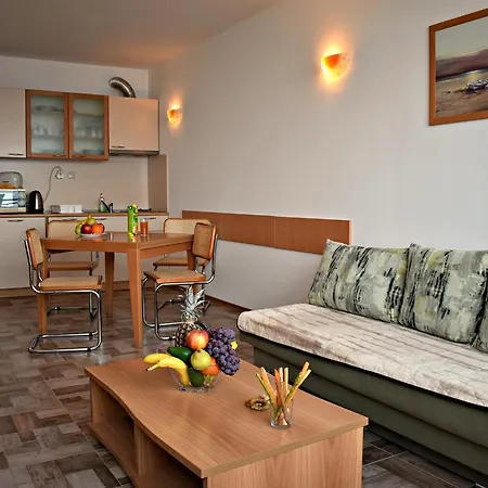 Seaview Bg Front *