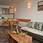 Seaview Bg Front *