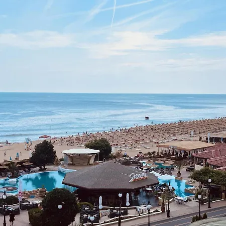 Sea View Front Apartment *