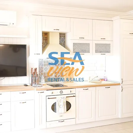 Sea View Front Apartment *