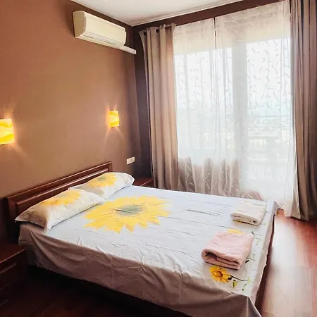 Sea View Front * Golden Sands