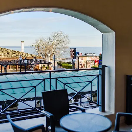 Sea View Front Apartment *